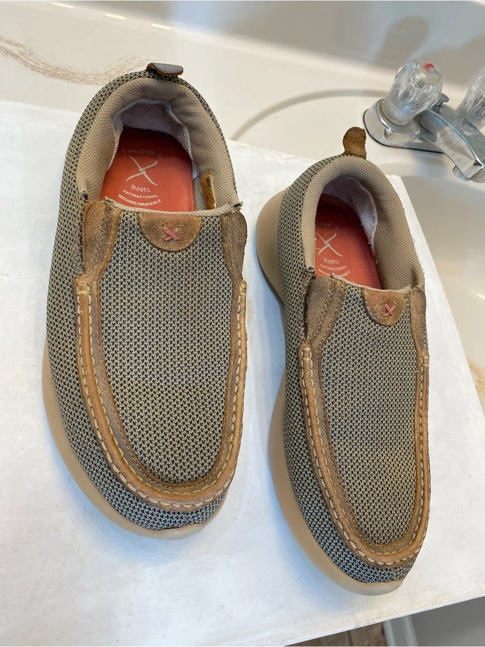 Twisted X Men’s Slip On driving casual loafers Size 11M good condition clean